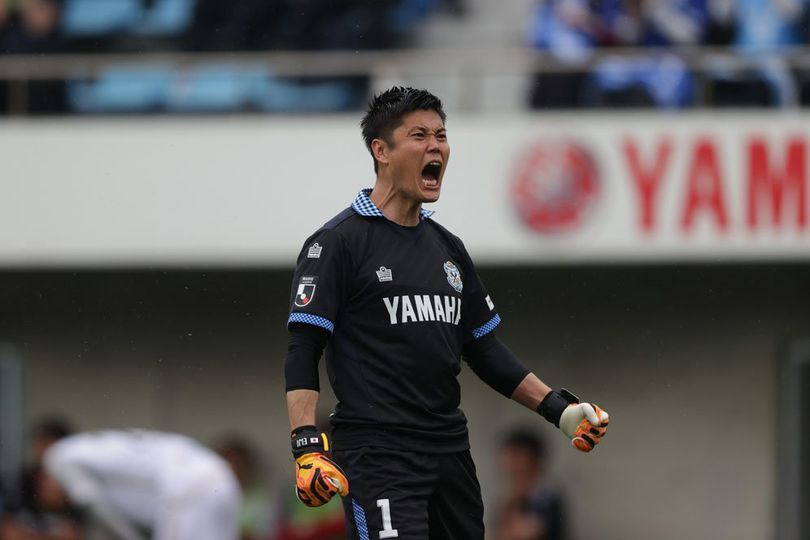 Aksi Eiji Kawashima di J1 League 2024 bersama Jubilo Iwata (c) J.LEAGUE - all rights reserved