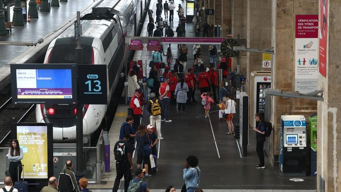 Suasana stasiun usai kereta cepat Prancis disabotase. (Foto: REUTERS/Yves Herman)