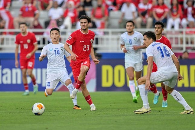 Aksi Nathan Tjoe-A-On pada laga Timnas Indonesia U-23 vs Uzbekistan U-23 di Piala Asia U-23 2024 (c) AFC