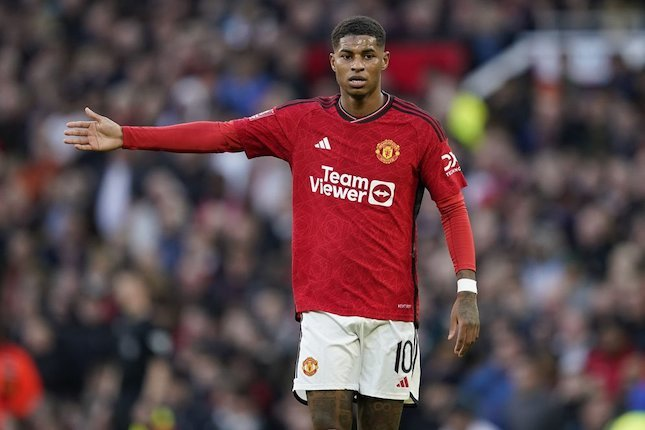 Marcus Rashford dalam laga Manchester United vs Liverpool di perempat final FA Cup 2023/24 di Old Trafford, Minggu (17/03/2024). (c) AP Photo/Dave Thompson