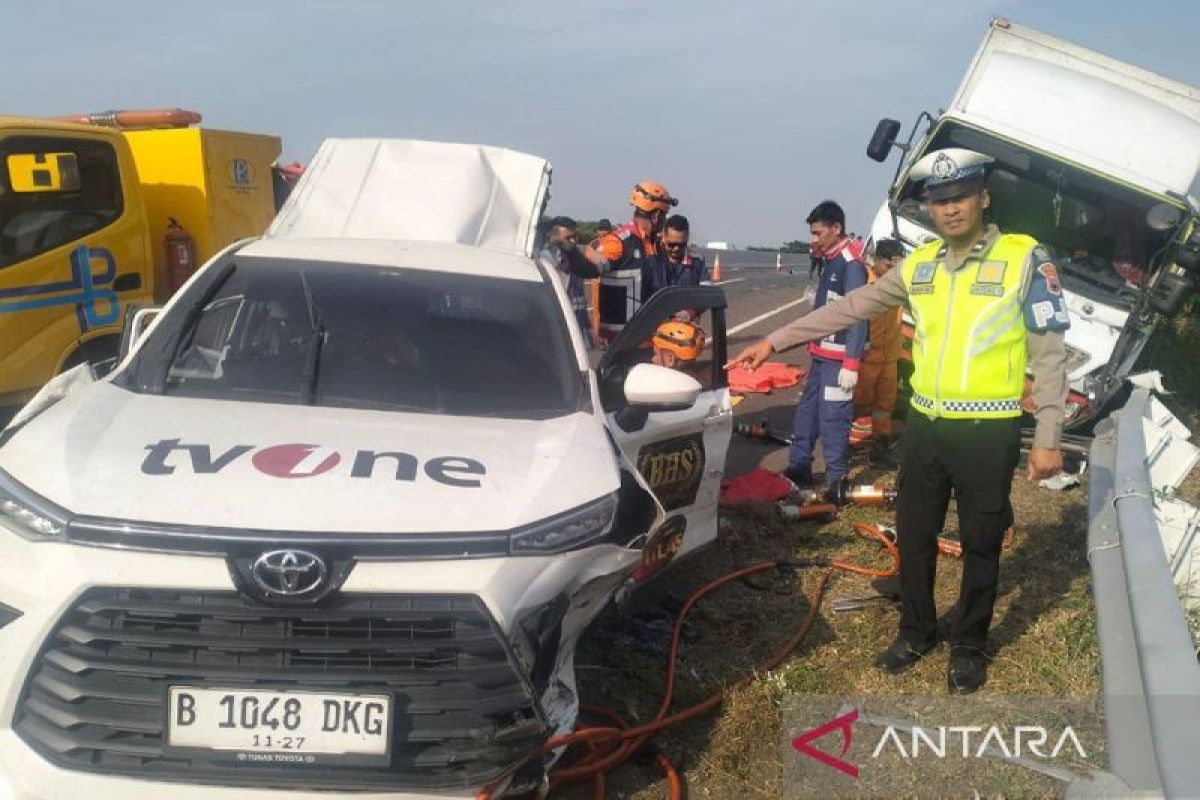 Tiga orang kru tvOne meninggal dalam kecelakaan di Tol Batang-Pemalang