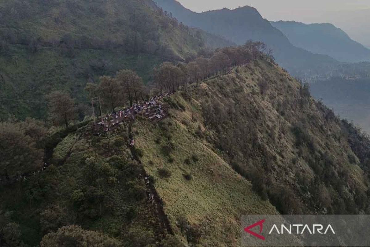 Cek fakta, video jembatan kaca warna-warni di Bromo